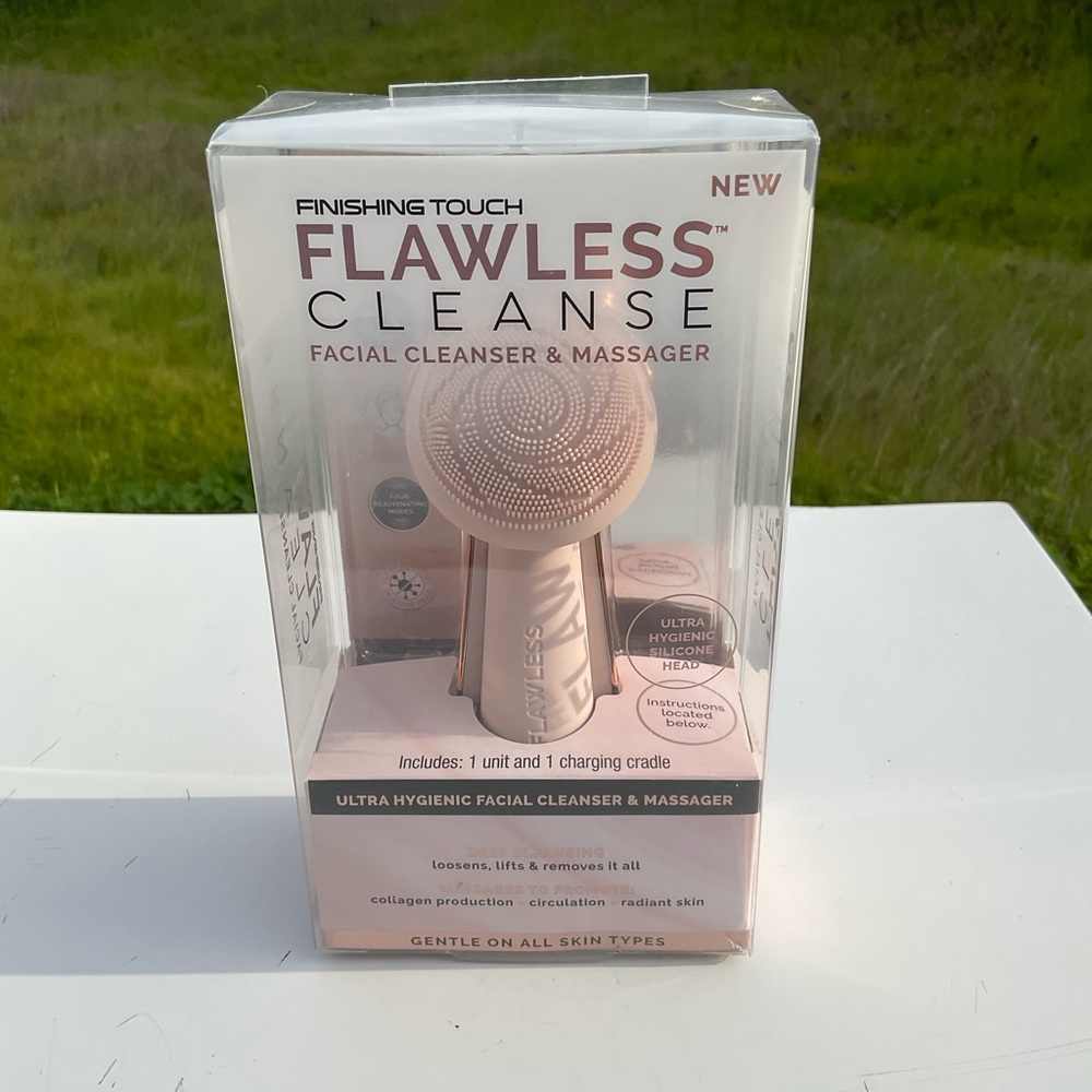 βNewβ Un-Opened. Finishing Touch Flawless Cleanse Facial Cleanser And Massager